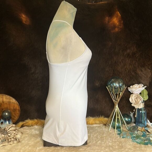 Lululemon tank top 6 (4400) - Picture 3 of 5